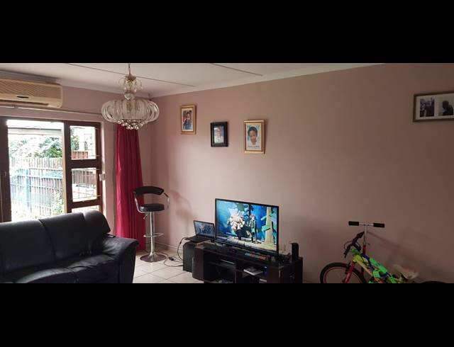 2 BEDROOM TOWNHOUSE TO LET IN PRESTBURY